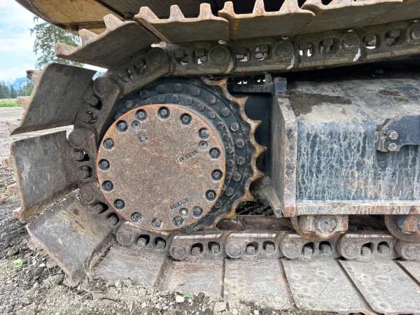 Final drive, sprocket, and track chain