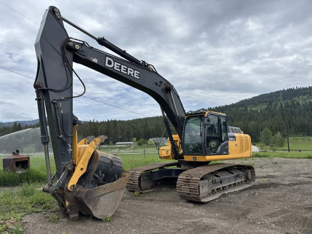Primary view — 2013 John Deere 290G LC excavator, front-left
